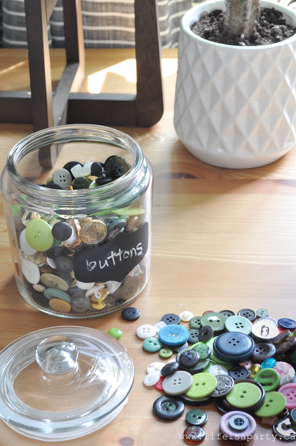 button jar