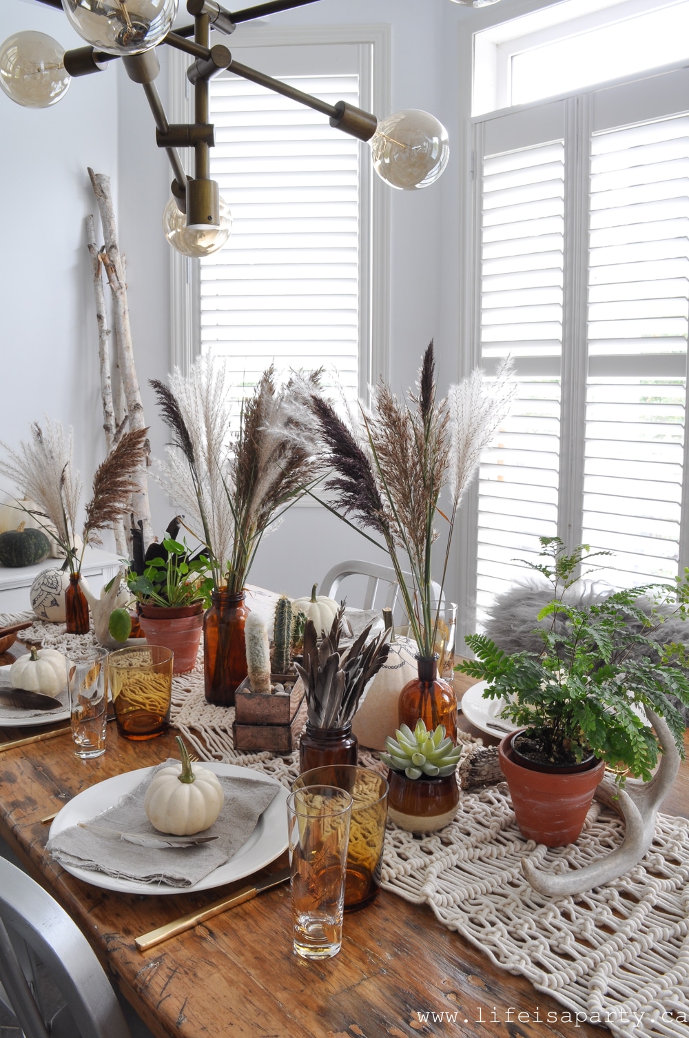 neutral thanksgiving table