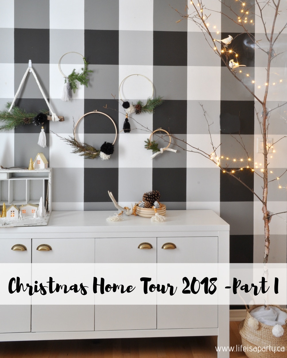 Christmas Home Tour 2018 -Black and White Scandinavian design with a little boho. Lots of natural elements, cozy texture and Christmas twinkle lights.