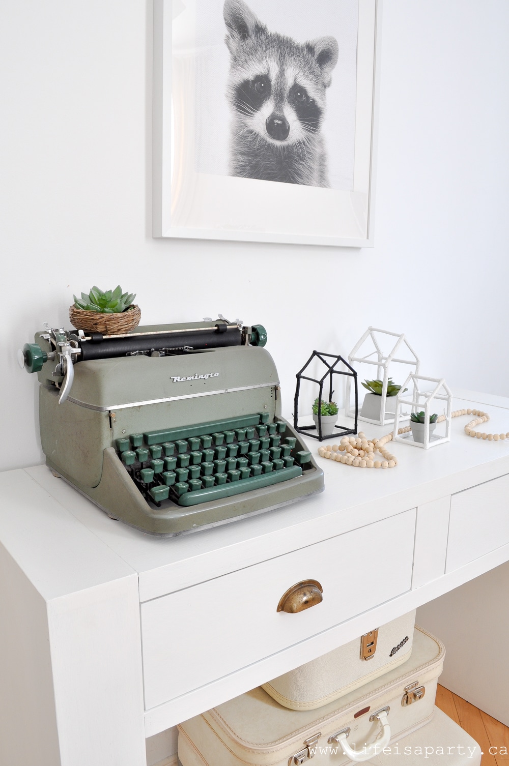 Spring entry table with vintage typewriter