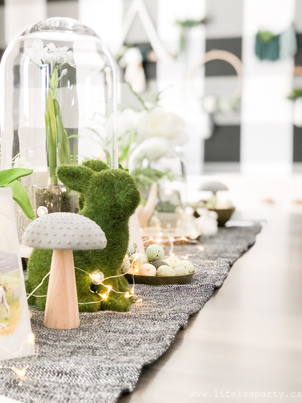 Spring Home Tour: black, white and green decor for spring including lots and lots of plants, flowers, vintage and Easter touches.