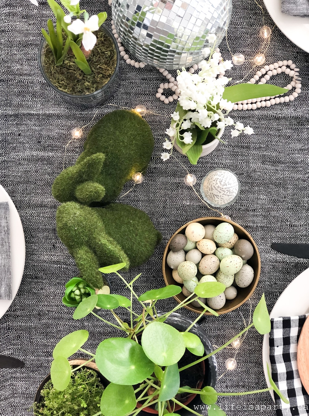 Green, Black and White Easter Table: 8 different place settings to give you lots of inspiration for setting an extra special Easter Table.