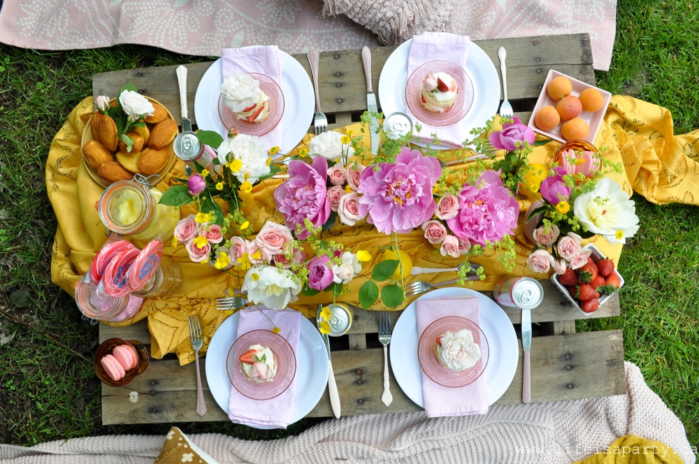 pink and yellow pallet picnic