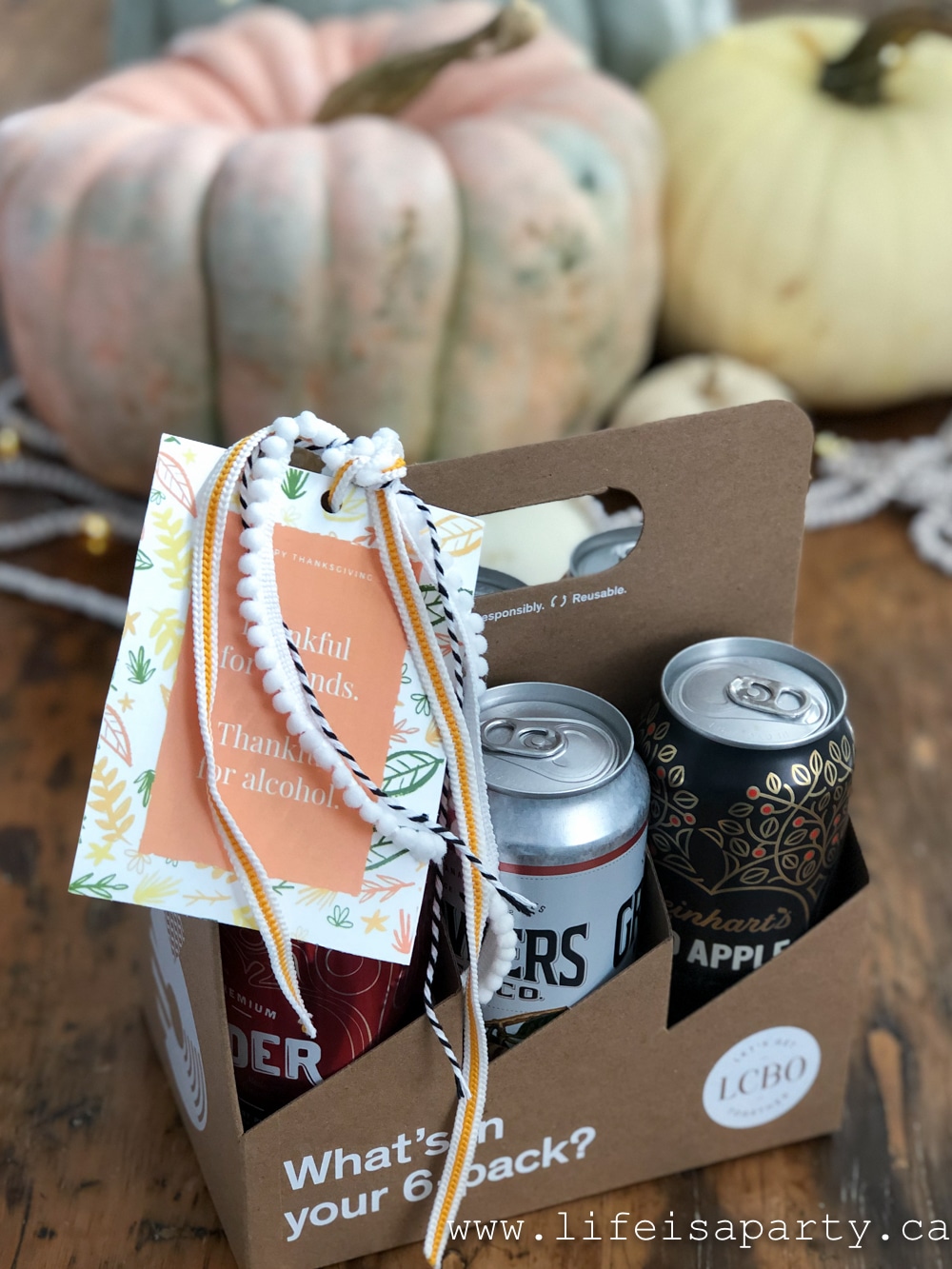 Thanksgiving Hostess Gift: Give your hosts drinks with a cheeky free printable gift tag for friends or family in 3 different colours.