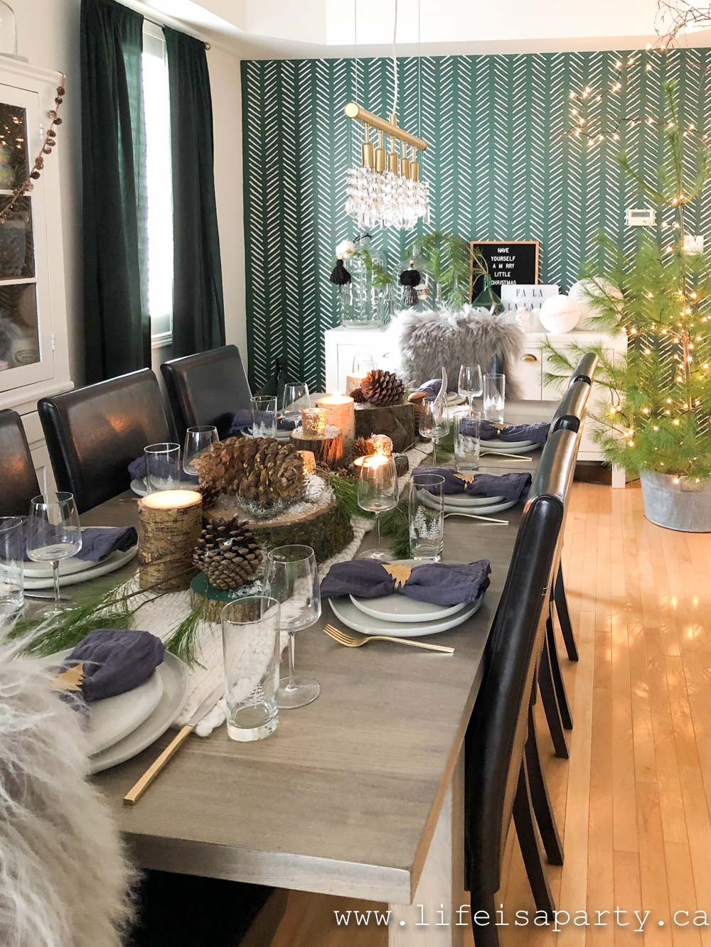 how to set the table for Christmas dinner