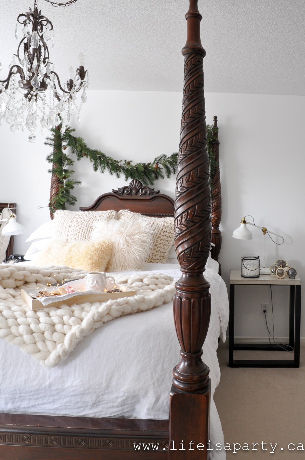 how to decorate your bedroom for Christmas