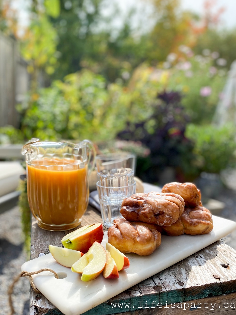 apple fritters and apple cider