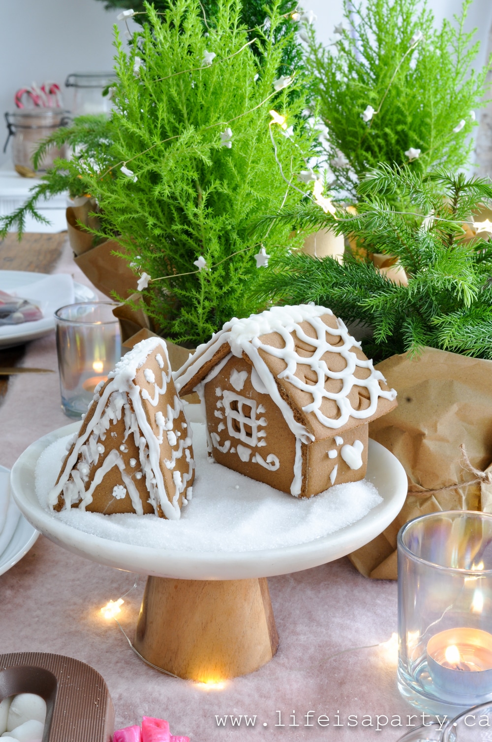 mini gingerbread houses with white icing