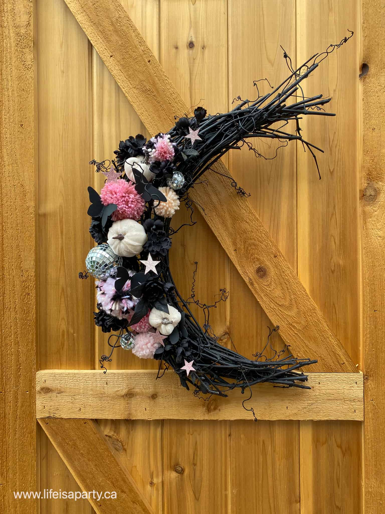 DIY Halloween moon wreath