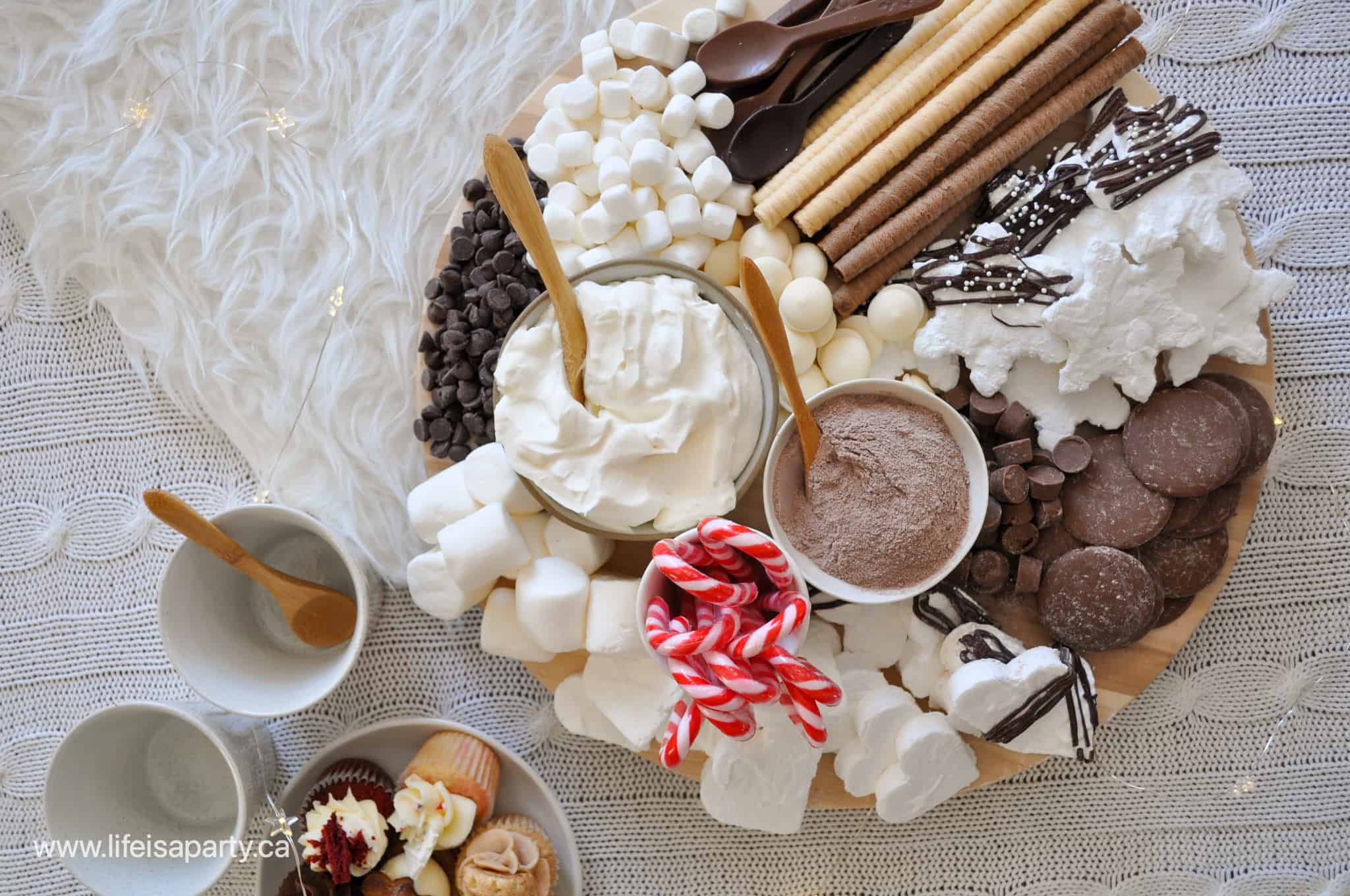 how to make a hot chocolate dessert board