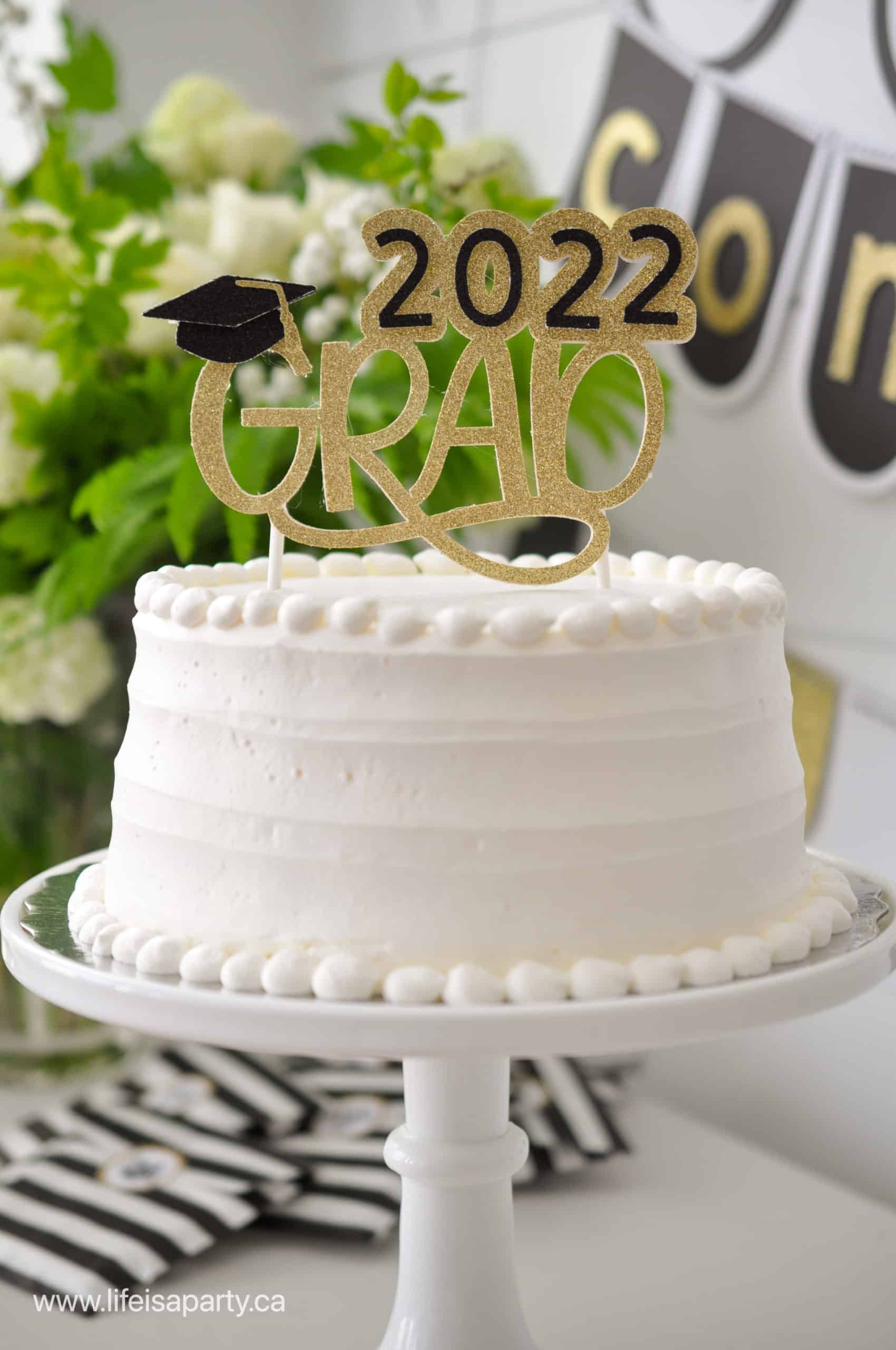 how to make graduation cake topper with Cricut