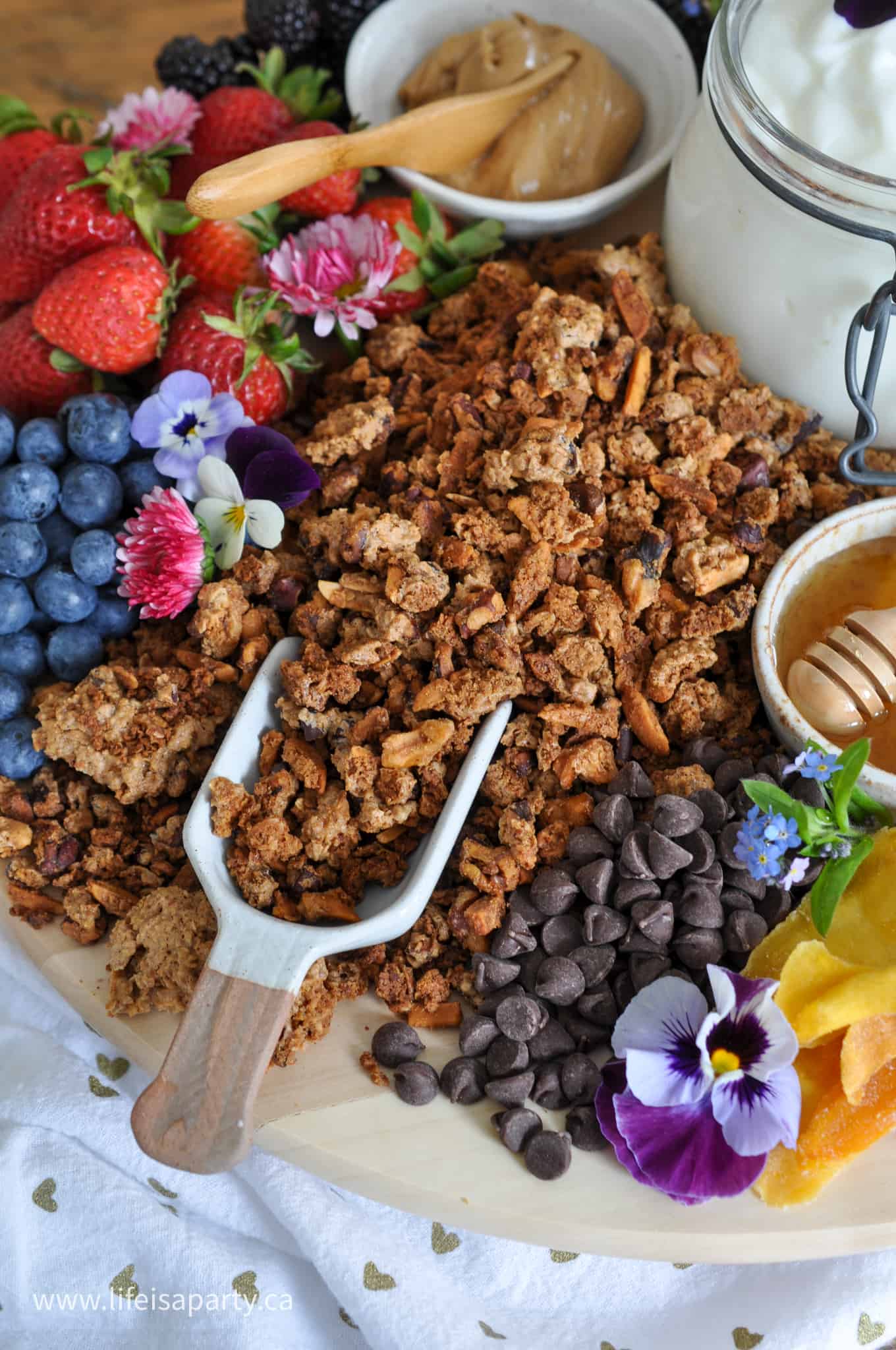 granola breakfast board ideas