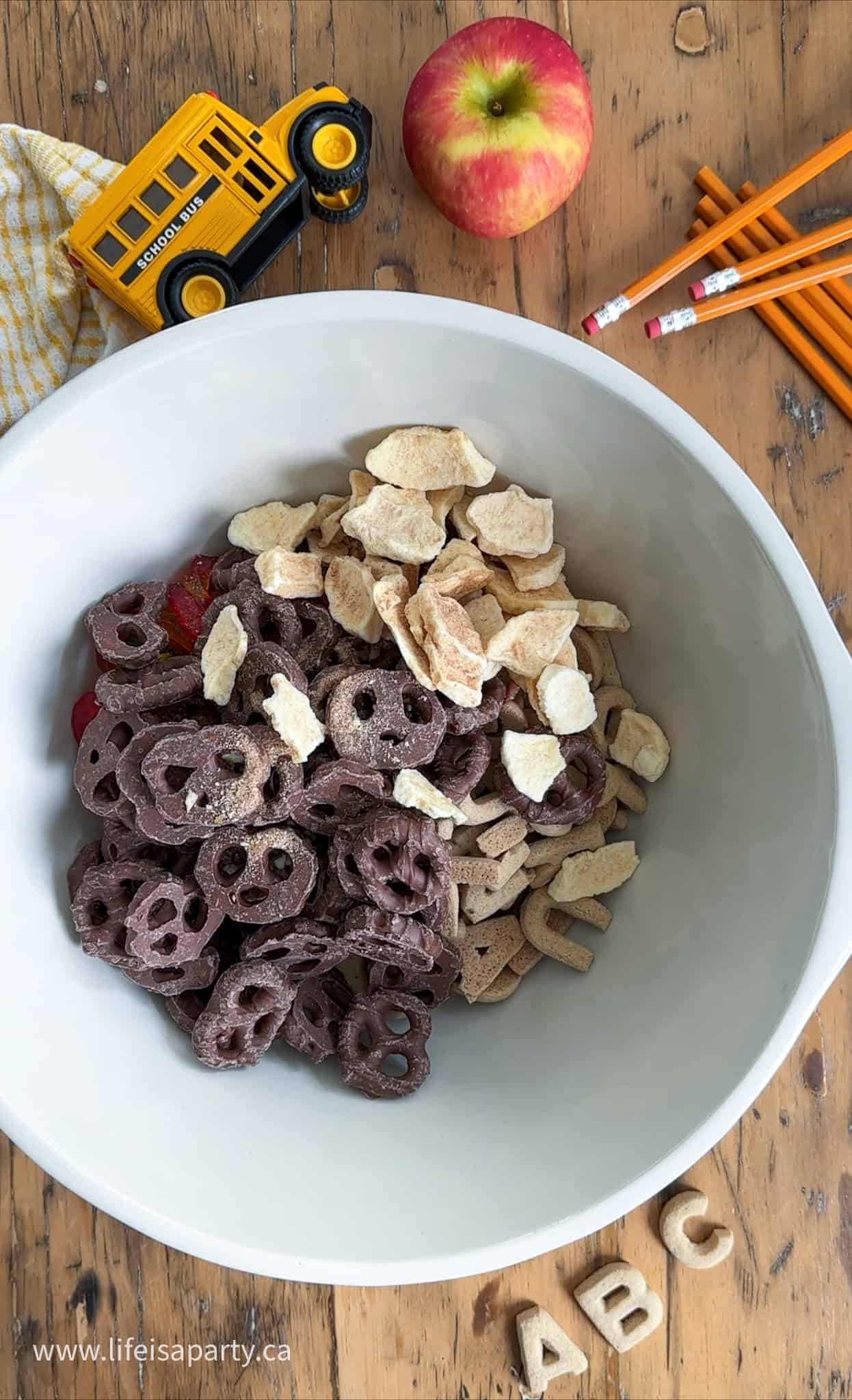 back to school themed snack mix