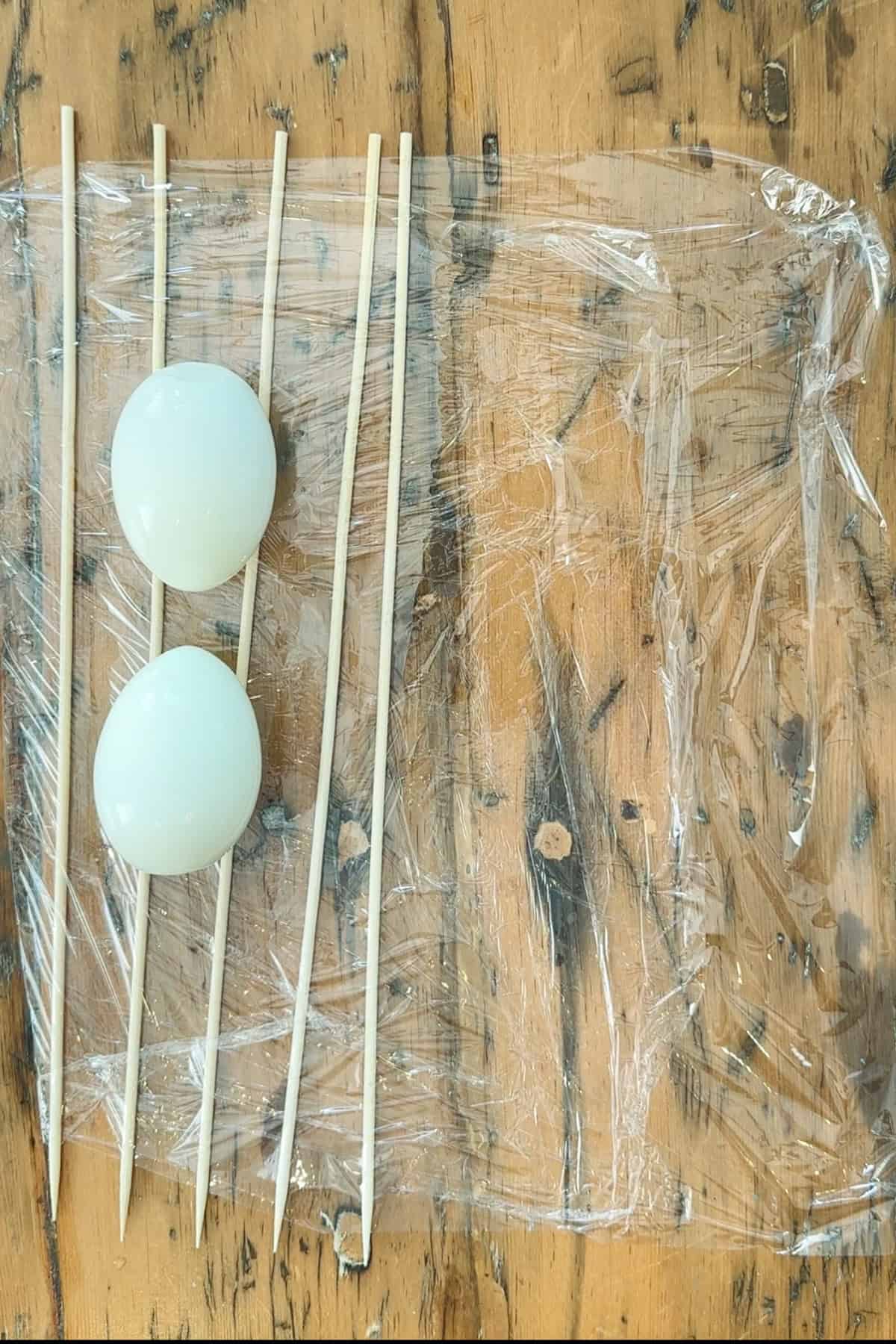 How to make a hard boiled egg daisy flower shaped.