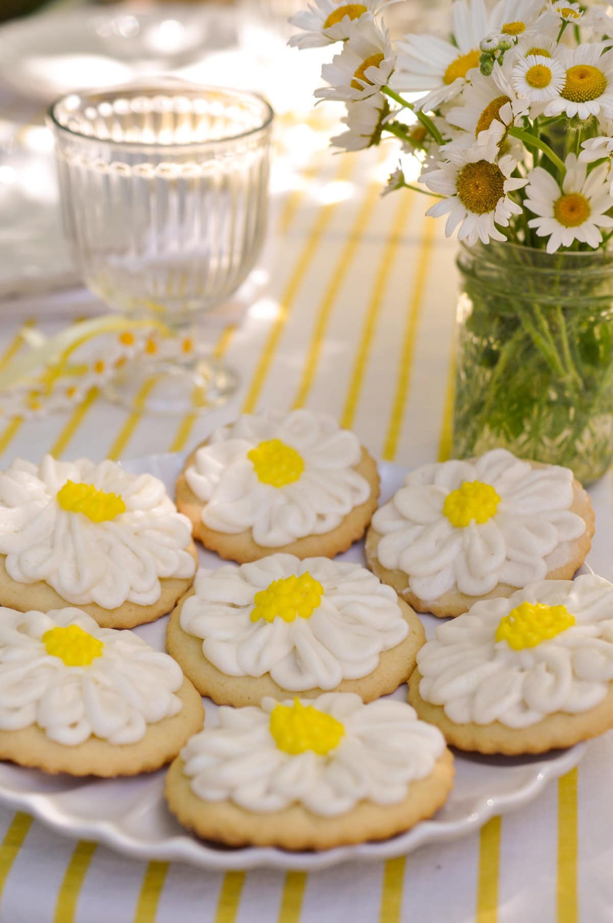 Daisy sugar cookies at a daisy party.