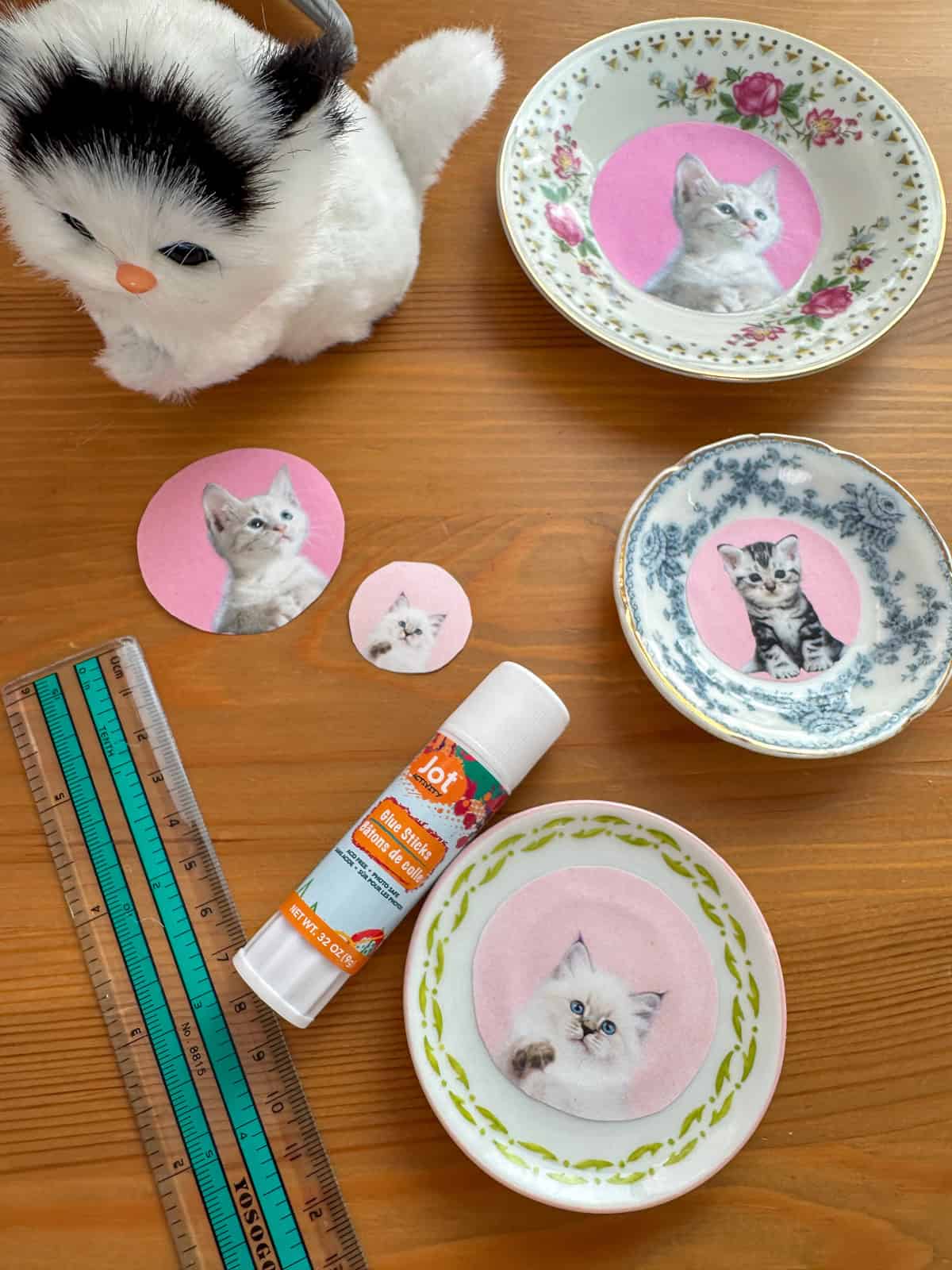 Supplies for making Umbridge cat ornaments with plates and free printables for Harry Potter Christmas crafts.