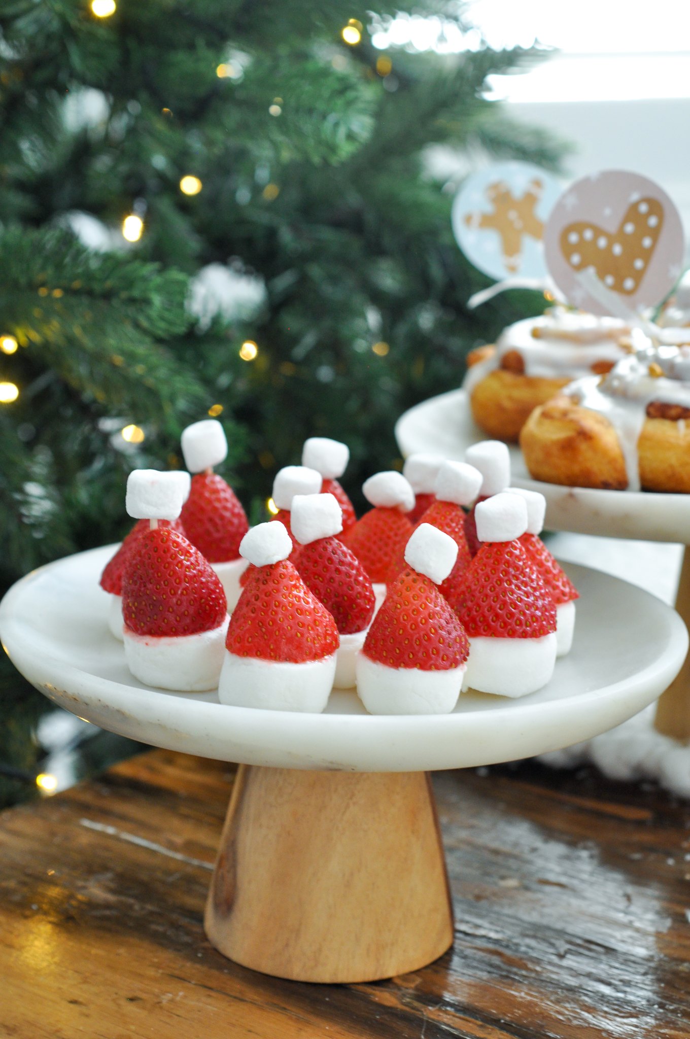 Easy santa hat strawberries with powdered donuts and marshmallows.
